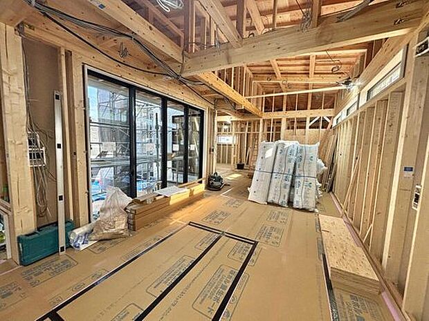 【リビング】3月撮影!現在の様子です。
完成前からも平日・土日共にご見学可能です(^^)/