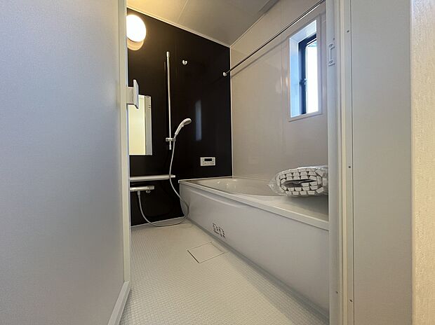 【寒い冬でも快適に】浴室暖房機能がついているので、寒い冬でも暖かく快適にご入浴いただけます