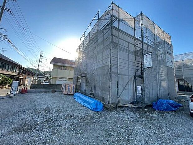 5号地。駐車スペースはゆとりある2台分を確保。マイカー用に、お客さま用に、余裕を持ってご利用いただけます。