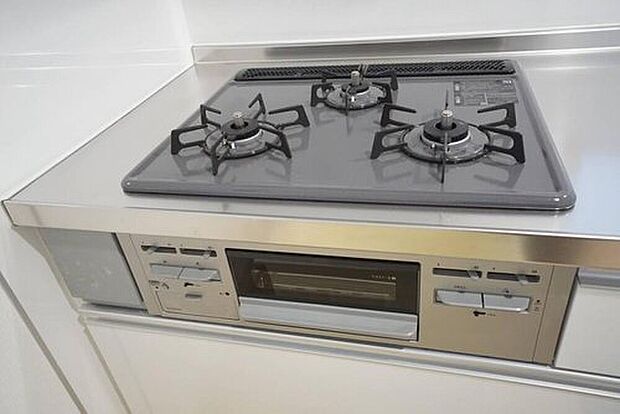 【コンロ】3口コンロなので、効率よくお料理が楽しめます。毎日のお料理も楽しくなりますね^^