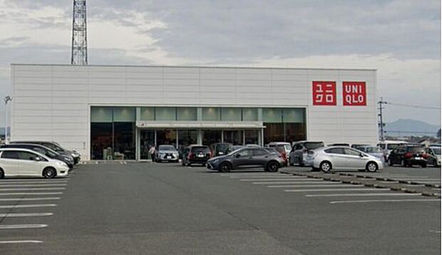 ユニクロ飯塚店(約1,140m)