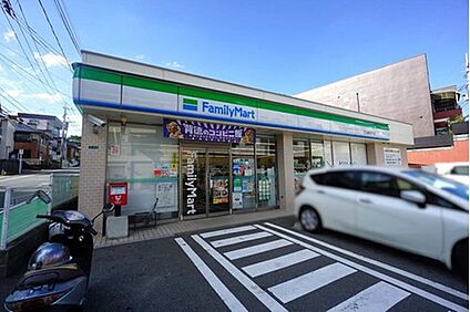 ファミリーマート二日市北2丁目店 850m