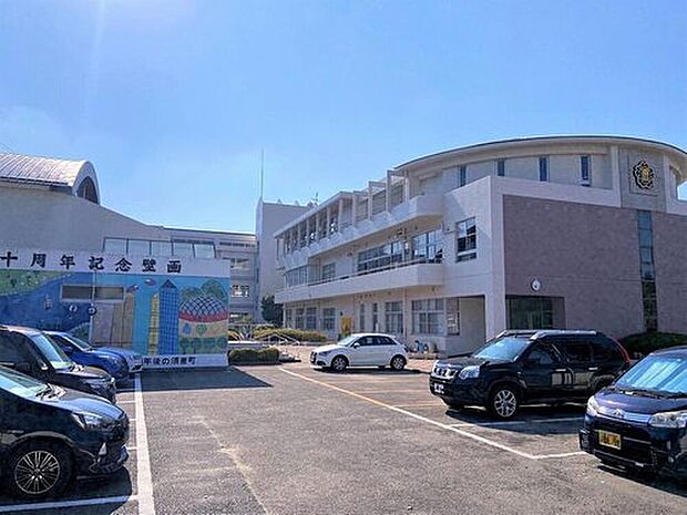 須恵町立須恵第三小学校(約1,698m)