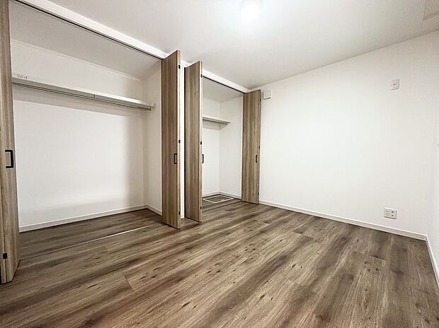 【１階居室　７帖】
ご自宅で美容サロンをされたい方にもおすすめの独立した居室。子供の遊びスペースや趣味のお部屋としてもお使いいただけます。