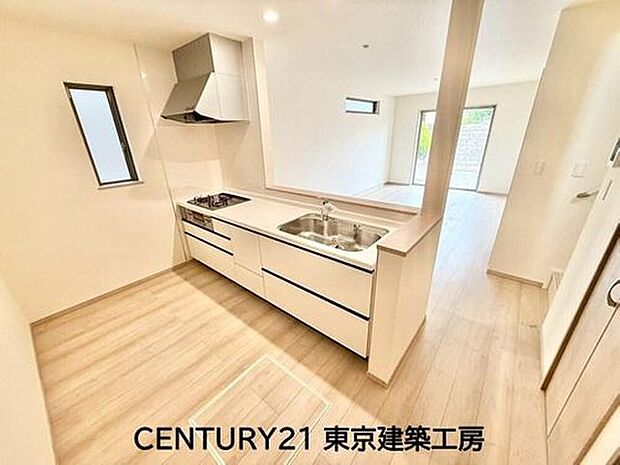 ◇対面式を採用したキッチンですので、リビングで寛ぐご家族をいつも感じられます。会話を楽しみながら家事ができます。