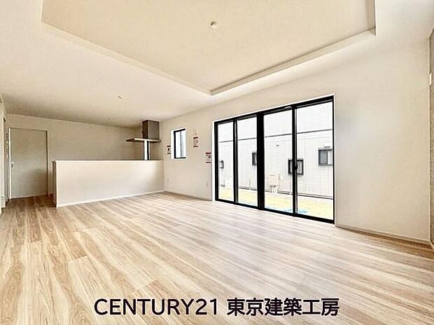 ◇採光良好なリビングは、ご家族の憩いの空間。居心地の良い快適な安らぎの場所にもなりそうです。