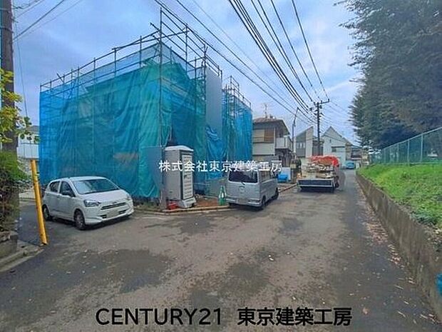 京成松戸線「高根公団駅」まで徒歩22分、古和釜小学校まで徒歩11分でお子様の通学も安心です。マルエツまで徒歩6分と、毎日のお買い物にも便利な住環境です。