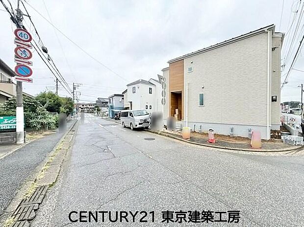 この街とこの家で暮らしたくなる魅力が満載。利便性と自然、周辺環境の心地よさは写真や文章では伝えきれません。日々の動線や採光、周辺施設との距離感まで、ぜひ現地でご体感ください。
