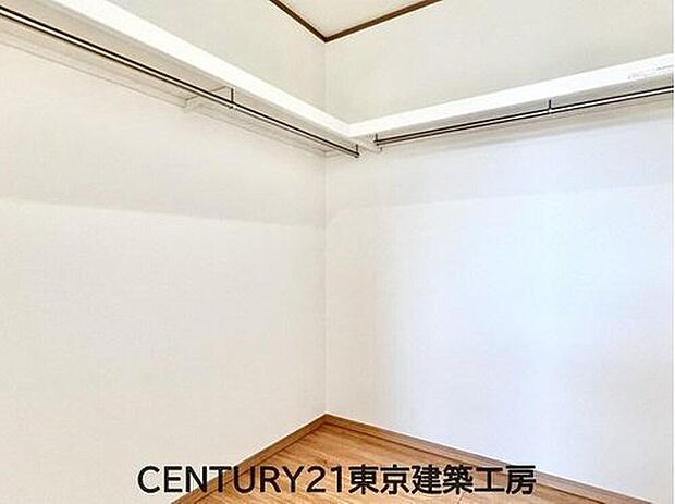 【同形状・同仕様写真(その他内観)】便利なウォークインクローゼット付きで収納豊富。大切なお洋服も沢山保管できます。