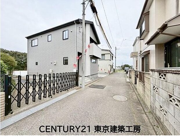 【前面道路含む現地写真】◆緑豊かな街並みの中で、家族の暮らしを大切にする方におすすめです♪