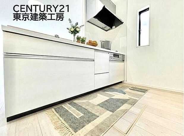 【同形状・同仕様写真(キッチン)】【同仕様:家具はCGにてレイアウト】
◇対面式を採用したキッチンですので、リビングで寛ぐご家族をいつも感じられます。会話を楽しみながら家事ができます。
