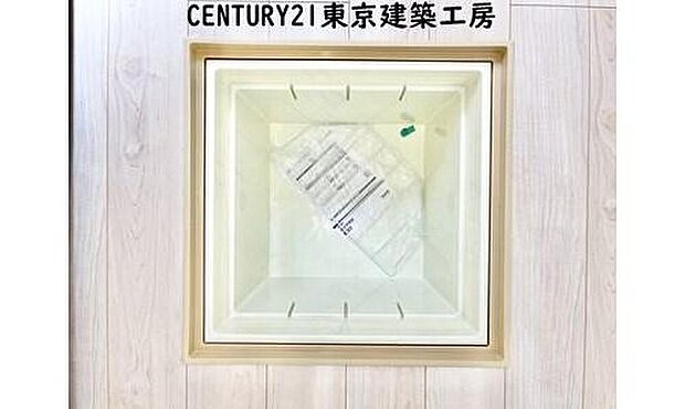 【床下収納】◇床下収納は場所を取らずに収納スペースを確保できる嬉しいアイテムです♪
また、点検口としての役割も果たしております♪