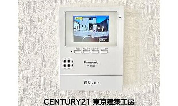 【TVモニター付きインターホン】◇外出中も来訪者をカラー画面と音声でしっかり録画します。在宅時にも鮮明なモニターでしっかり相手を確認できます!防犯のスタート、安心の一歩は玄関からですね。