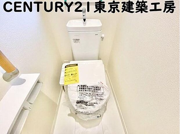 【同形状・同仕様写真(その他内観)】【同仕様】
トイレを癒しの場と考える人は少なくありません。だからこそ、くつろげる場所であってほしいと思っている人も多いでしょう。機能面でも癒しやくつろぎの空間に相応しいトイレとなっています。