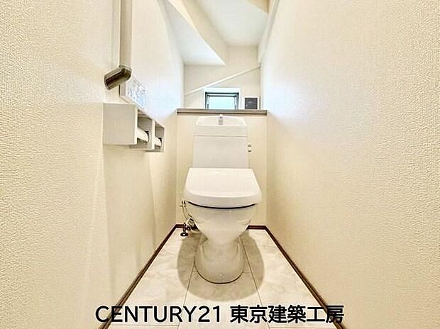 【トイレ】トイレを癒しの場と考える人は少なくありません。だからこそ、くつろげる場所であってほしいと思っている人も多いでしょう。機能面でも癒しやくつろぎの空間に相応しいトイレとなっています。