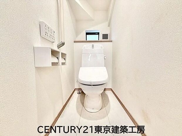 【トイレ】トイレを癒しの場と考える人は少なくありません。だからこそ、くつろげる場所であってほしいと思っている人も多いでしょう。機能面でも癒しやくつろぎの空間に相応しいトイレとなっています。