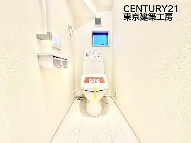 【トイレ】トイレを癒しの場と考える人は少なくありません。だからこそ、くつろげる場所であってほしいと思っている人も多いでしょう。機能面でも癒しやくつろぎの空間に相応しいトイレとなっています。