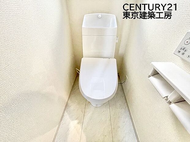 【【同施工会社の施工イメージになります】】【同仕様】◇汚れやすいトイレだからこそ、清潔感のあるホワイトで統一しています。より綺麗な状態をキープしたいと思えるでしょう♪
