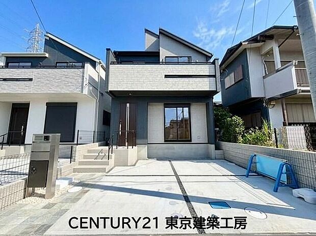 【現地外観写真】飽きの来ない美しさ。街並みに映えるスタイリッシュな外観