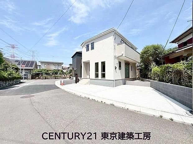 【前面道路含む現地写真】全部屋に心地よい光を届ける南面バルコニーを採用!