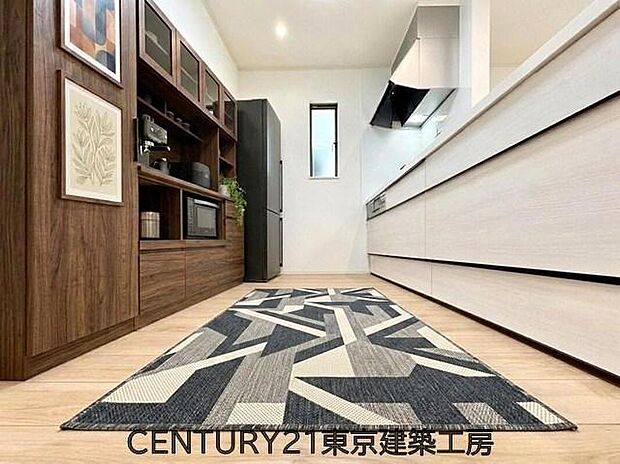 【同形状・同仕様写真(キッチン)】【同仕様:家具はCGにてレイアウト】◇対面式を採用したキッチンですので、リビングで寛ぐご家族をいつも感じられます。会話を楽しみながら家事ができます。