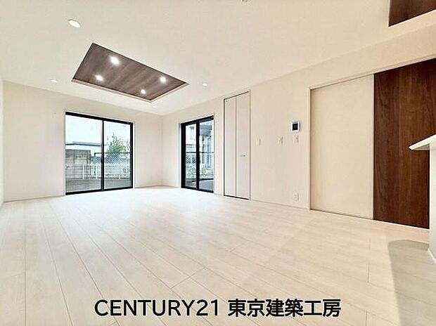 【リビング】◇採光良好なリビングは、ご家族の憩いの空間。居心地の良い快適な安らぎの場所にもなりそうです。