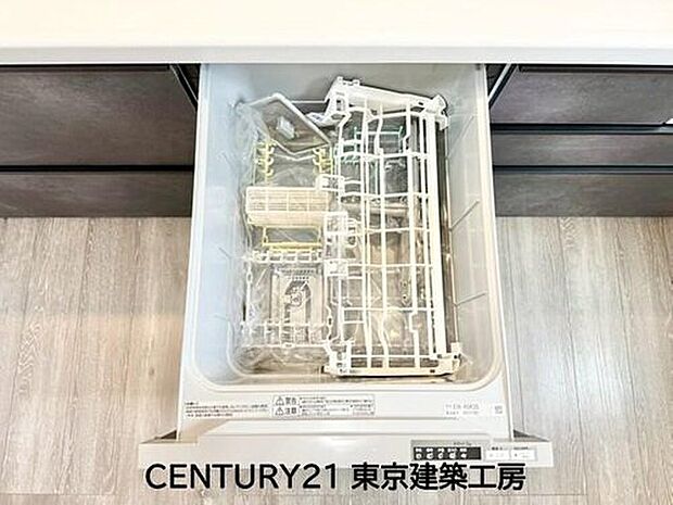 【【食洗機】】食洗機が標準装備のシステムキッチン。毎日の洗い物もらくらくで、家事の時短にもつながり忙しいママにも嬉しい優れものです。