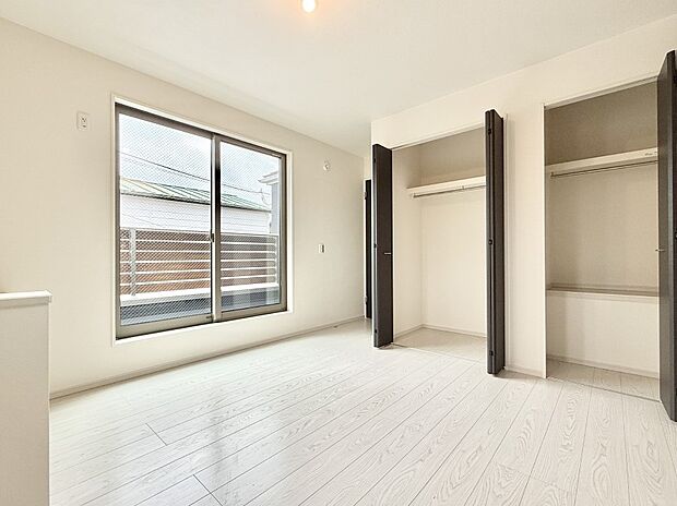 ■シンプルな空間で、収納付きベッドやデスクなど、多機能な家具を活用しやすいです