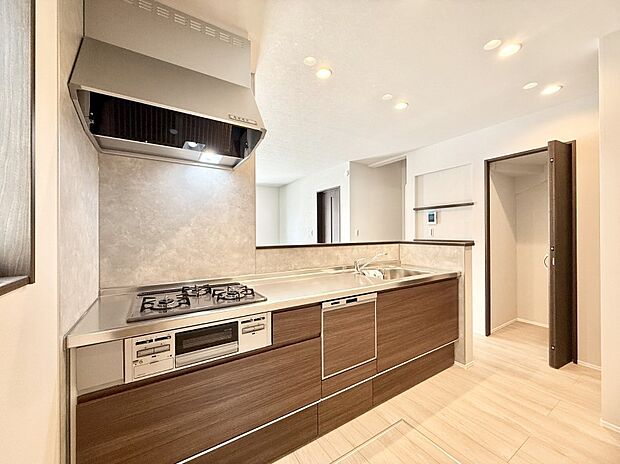 ■シンプルで機能的、毎日使いやすいキッチン