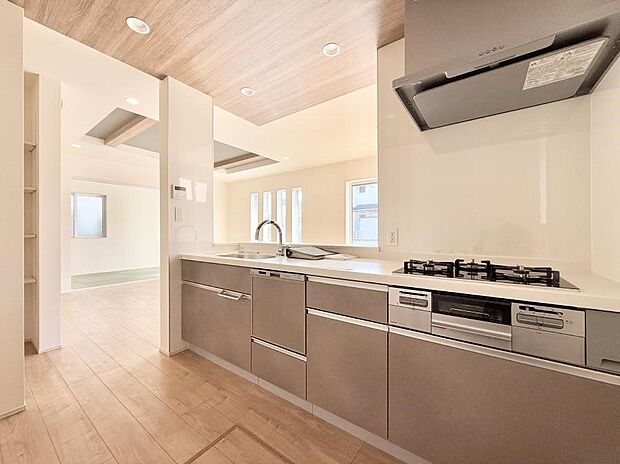 ■シンプルで機能的、毎日使いやすいキッチン