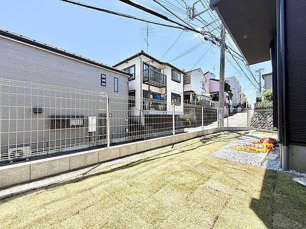 1号棟 ■季節の移ろいを感じられる、落ち着いた雰囲気の屋外空間