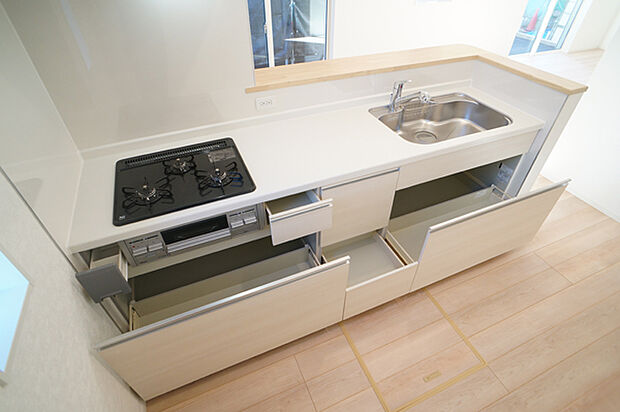 【キッチン】■床下収納も完備！キッチンスペースをいつでもすっきりとお使い頂けます 