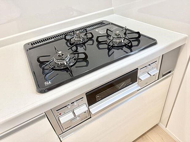 【3口ガスコンロ】■一度に多くの料理ができ便利で効率的