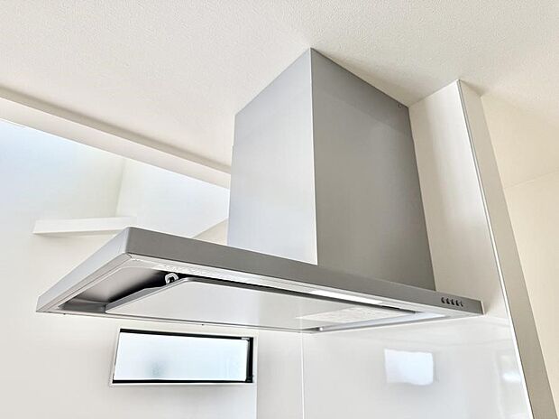 【レンジフード】■調理時の蒸気や匂いが換気扇に誘導され、効率的に排煙ができます。