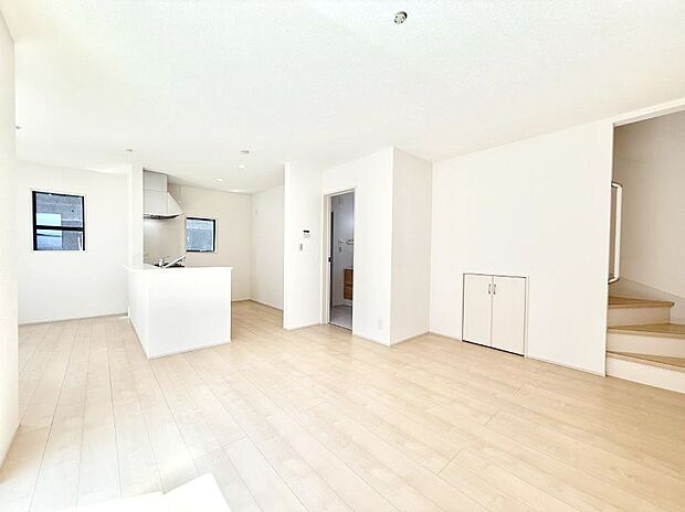 【リビング】■光と風を感じる、リラックスできる空間