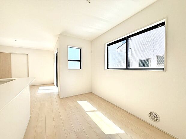 【ダイニング】■ふとした瞬間に幸せを感じる、心地よい場所