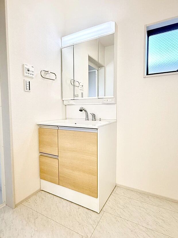 【洗面台・洗面所】■朝の準備がスムーズにできる広さです