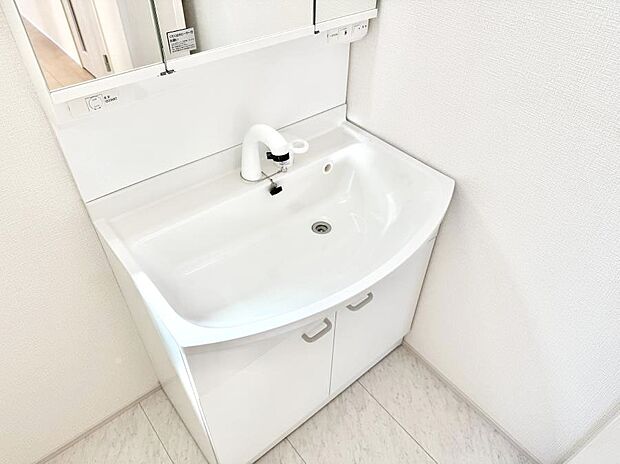 【ハンドシャワー付洗面台】■手洗いや顔を洗う時も快適に使える便利なシャワー