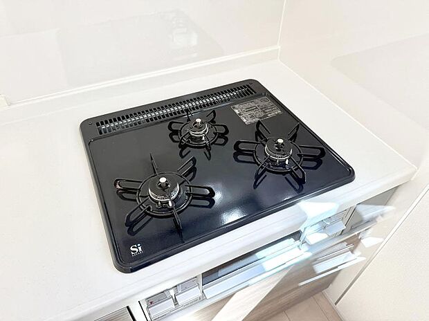 【3口ガスコンロ】■一度に多くの料理ができ便利で効率的