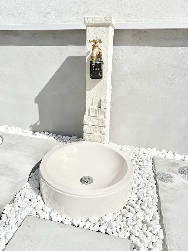 【その他現地】■ガーデニングや洗車などの際に大活躍な屋外立水栓