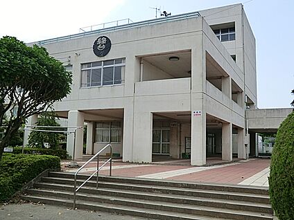 伊勢原市立緑台小学校 830m(11分)