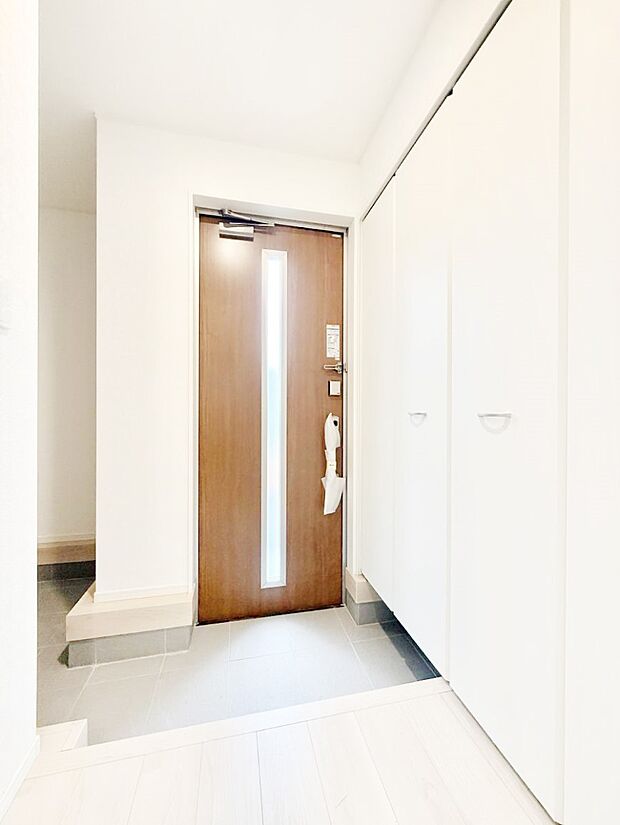 【玄関】■ シンプルで美しく、快適な暮らしの入り口