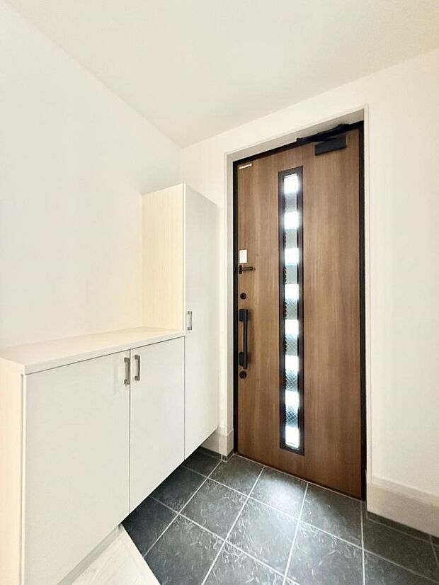 【玄関】■ シンプルで美しく、快適な暮らしの入り口