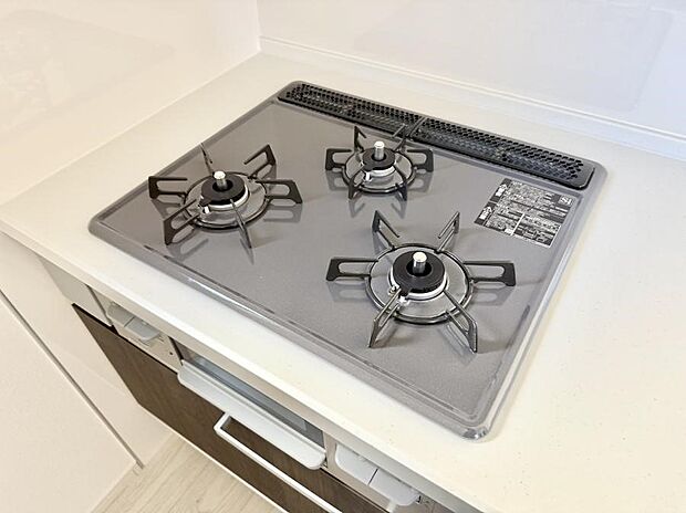 【3口ガスコンロ】■一度に多くの料理ができ便利で効率的