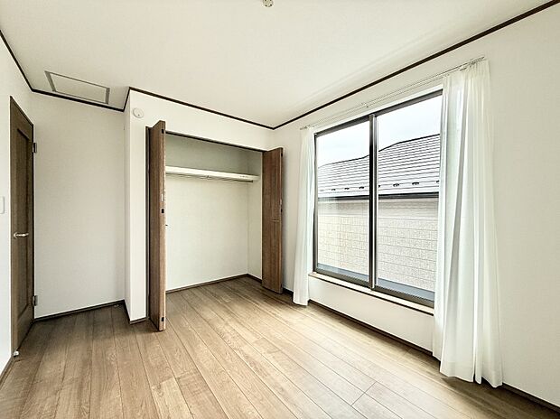 【リビング以外の居室】■清潔感あふれるお部屋で毎日を快適に過ごせます