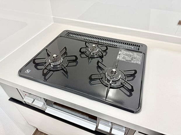 【3口ガスコンロ】■一度に多くの料理ができ便利で効率的