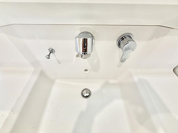 【ハンドシャワー付洗面台】■手洗いや顔を洗う時も快適に使える便利なシャワー