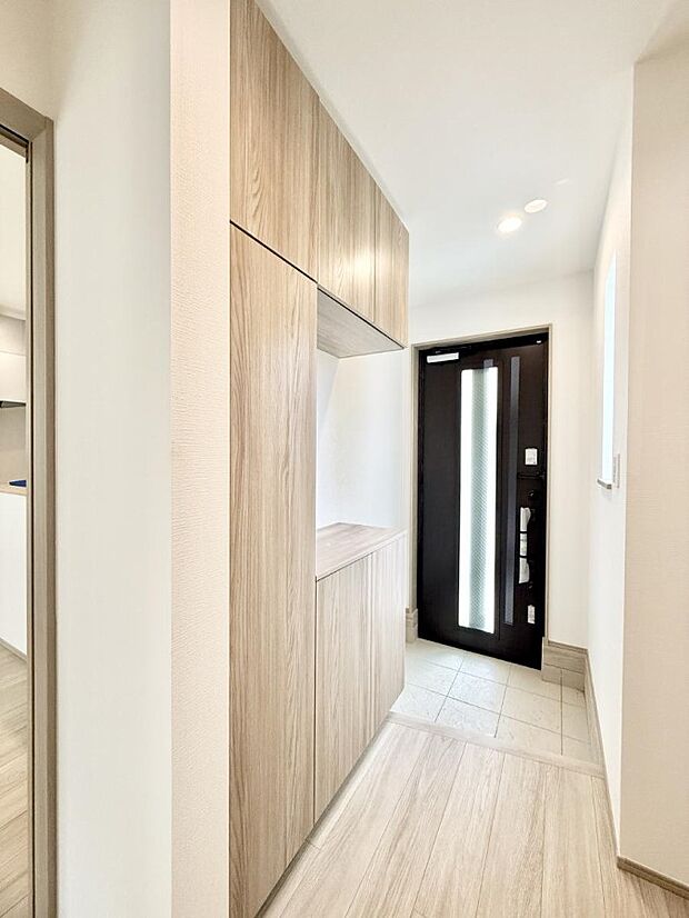 【玄関】■ ここから始まる一日、すっきり整った玄関