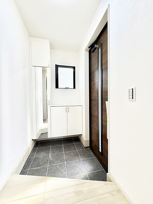 【玄関】■ ここから始まる一日、すっきり整った玄関