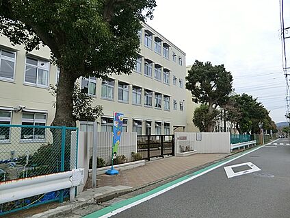 横浜市立上郷小学校 700m(9分)